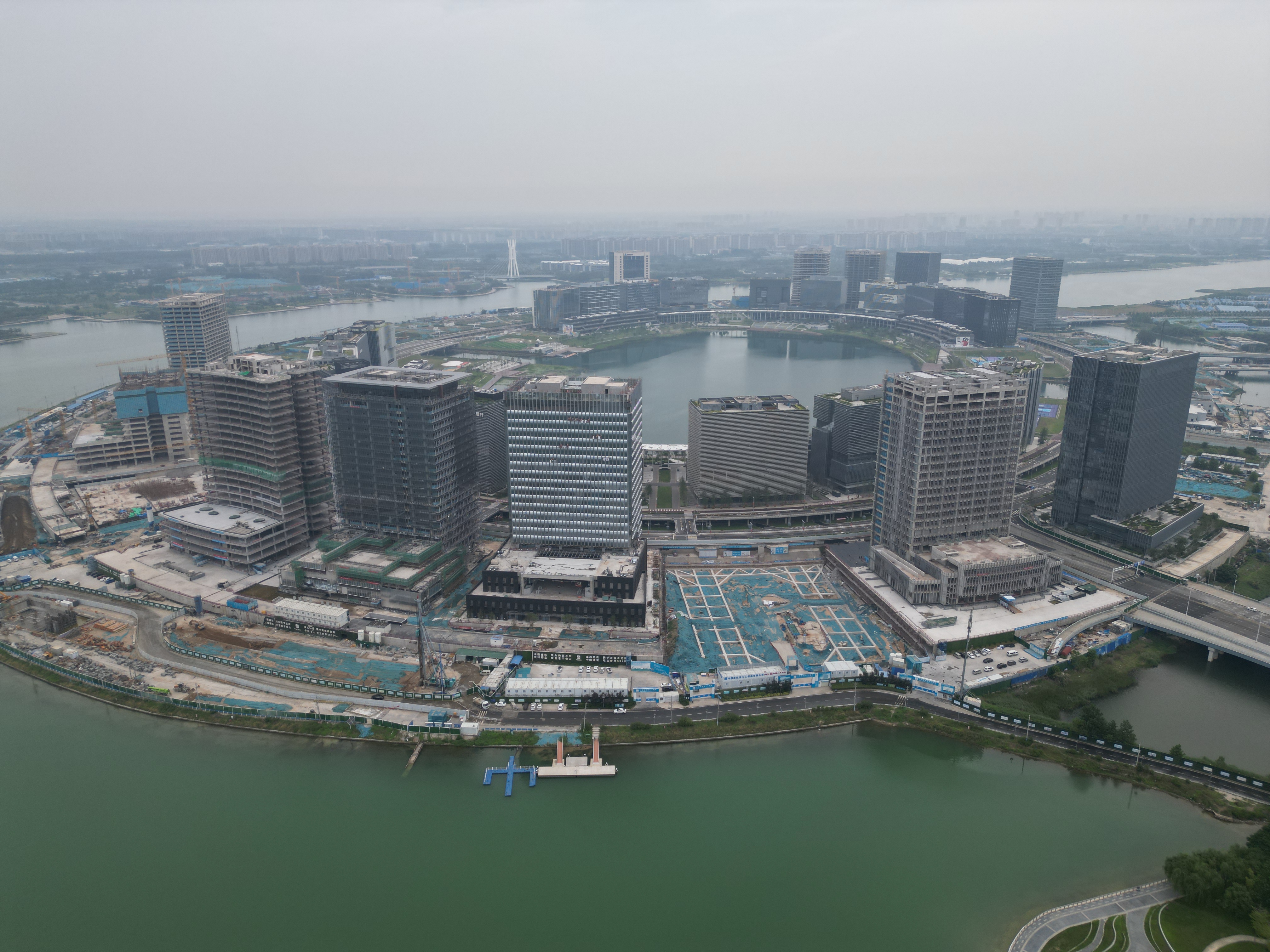 郑赛石化流动土技术在异形窄回填沟工程中的应用