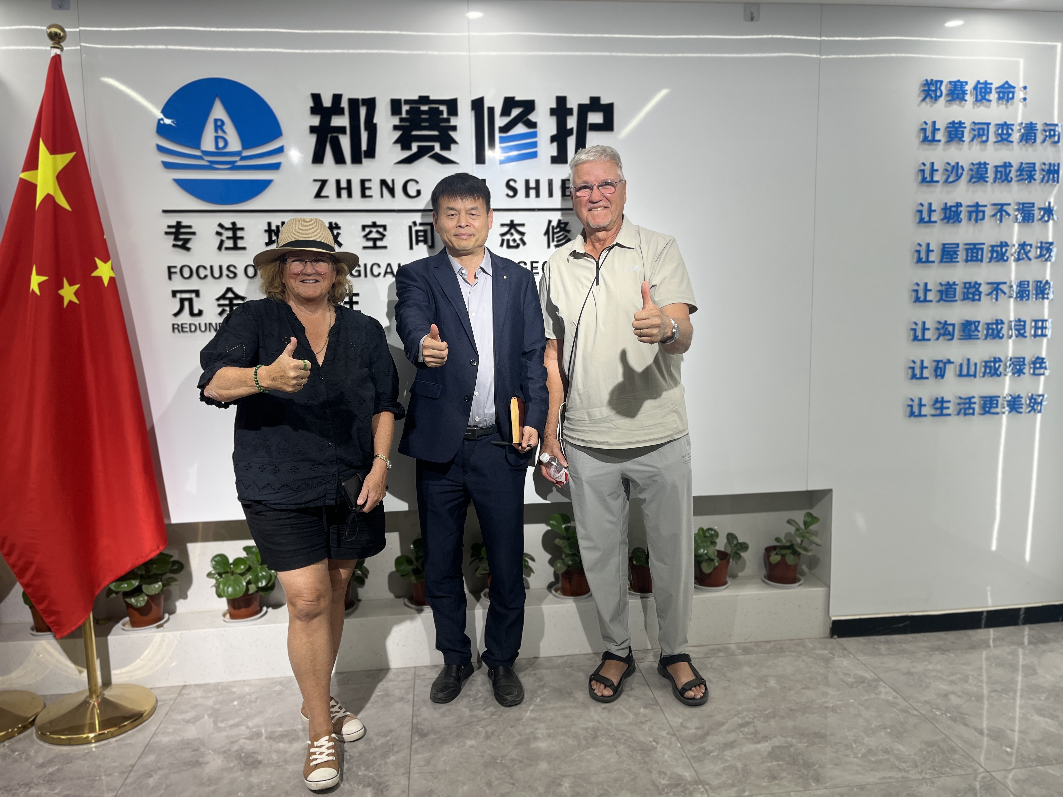 澳大利亚客户考察正赛治沙创新技术在澳大利亚沙漠管理中的应用